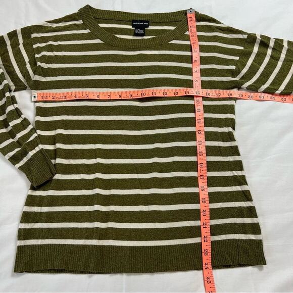 Central Park West Women's Medium Striped Green Crewneck Sweater - Picture 3 of 5